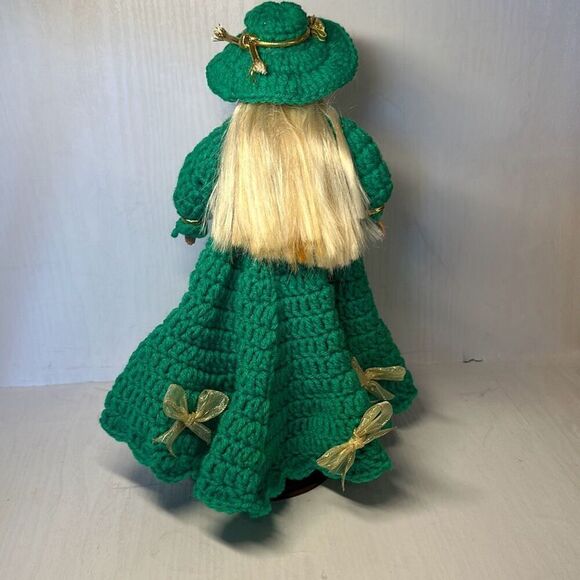 Vintage Barbie 1991 Blonde Hair Blue Eyes with a Stunning Crochet Dress - Picture 5 of 11